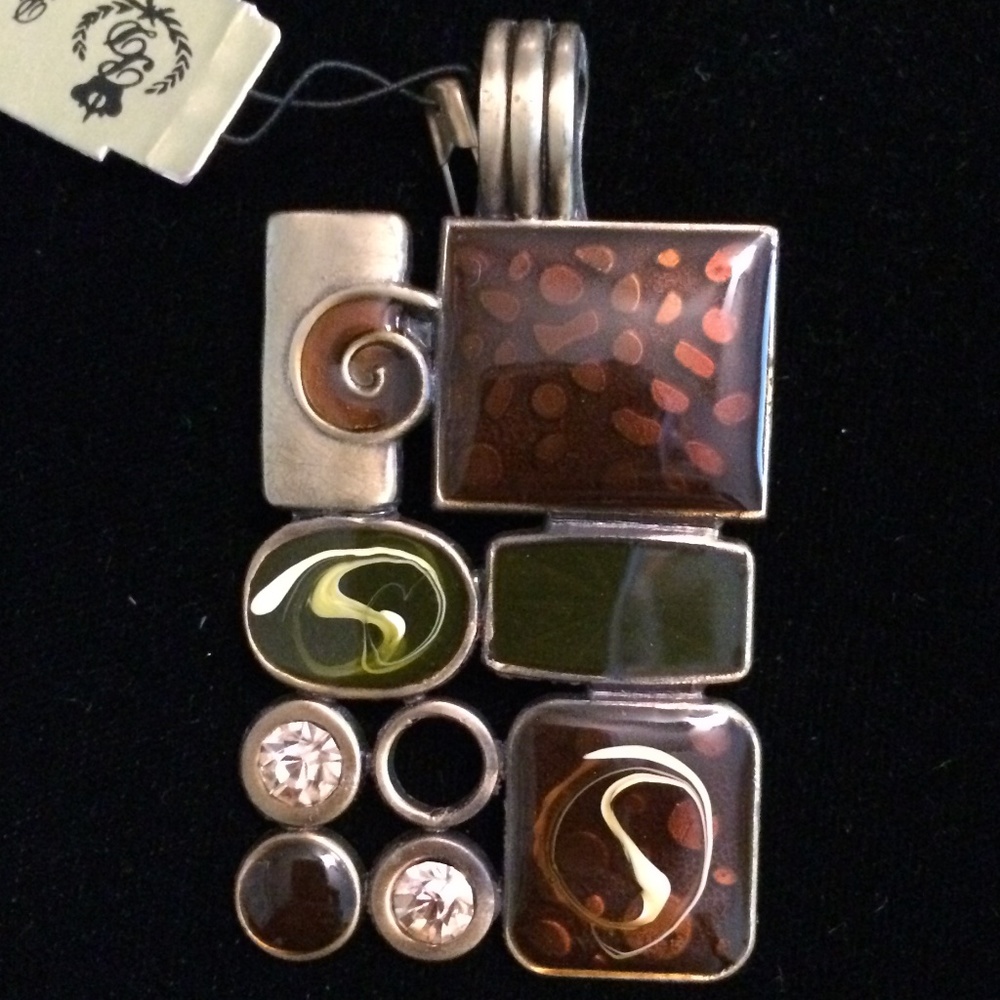 Gallery Necklace Enhancer